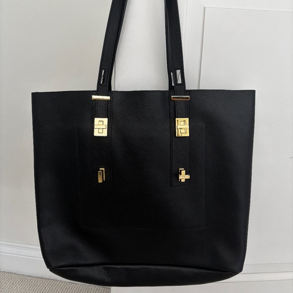 India Hicks - Picture 1 of 3